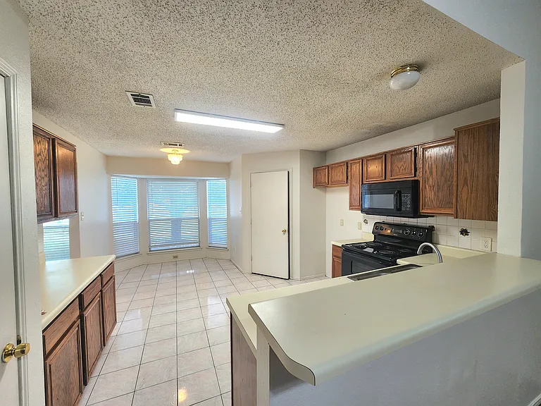 913 Wentwood Dr — Photo 9