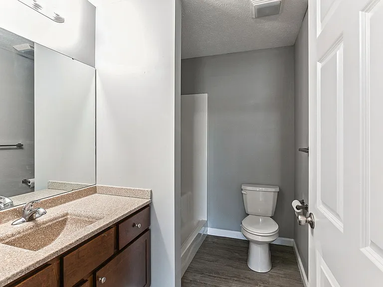 2303 N Broadway St — Photo 41