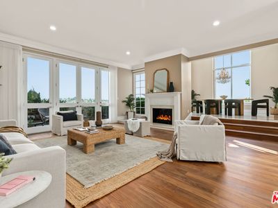 2082 Ridge Dr, Los Angeles, CA, 90049