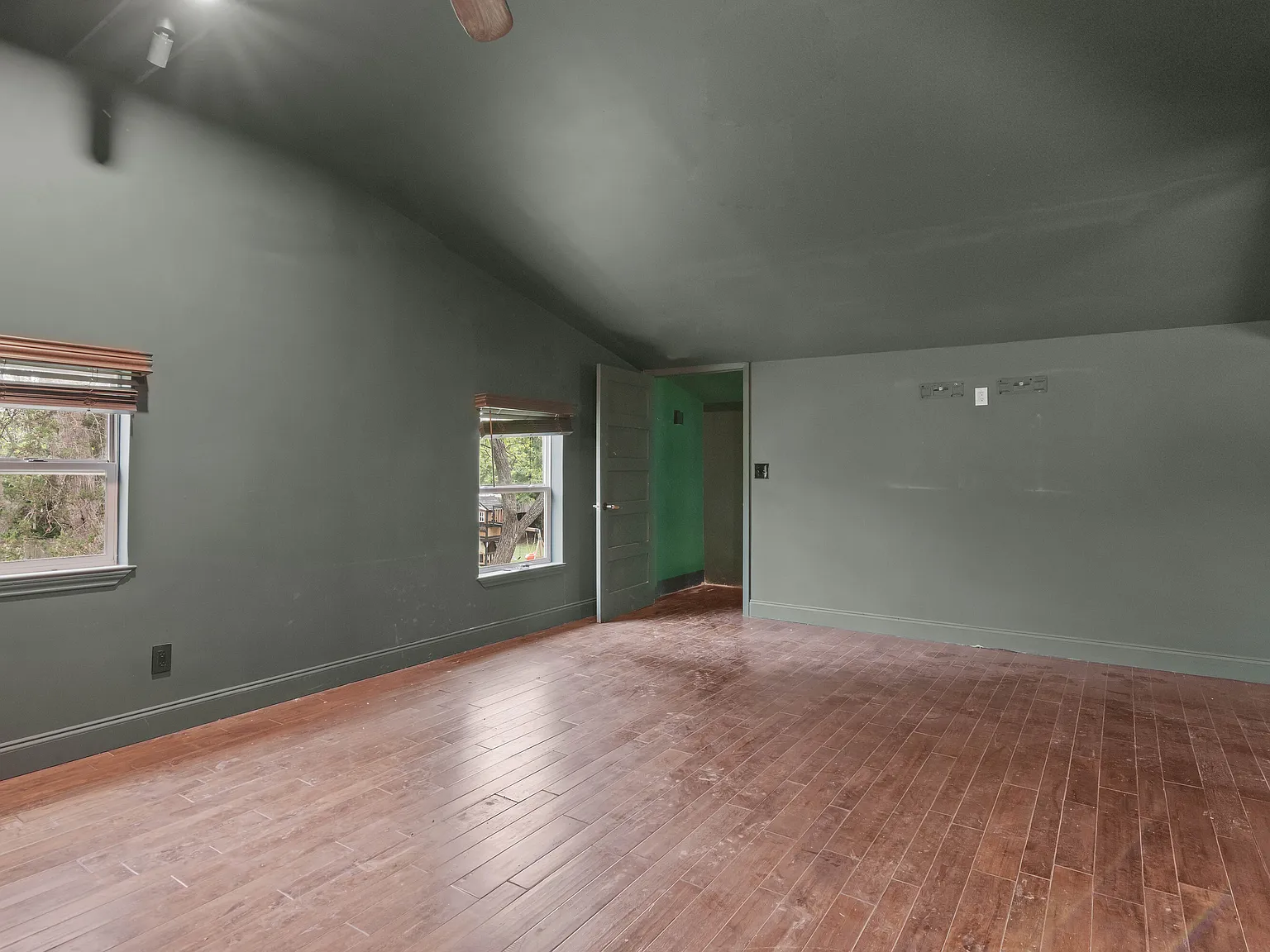 4 bed, 4159 sqft, $3,000 — Photo 2