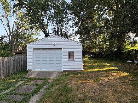 3rd image of 79 E Mapledale Ave