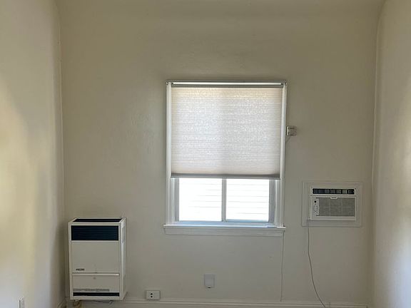2nd image of 123 S Grand Oaks Ave APT 4