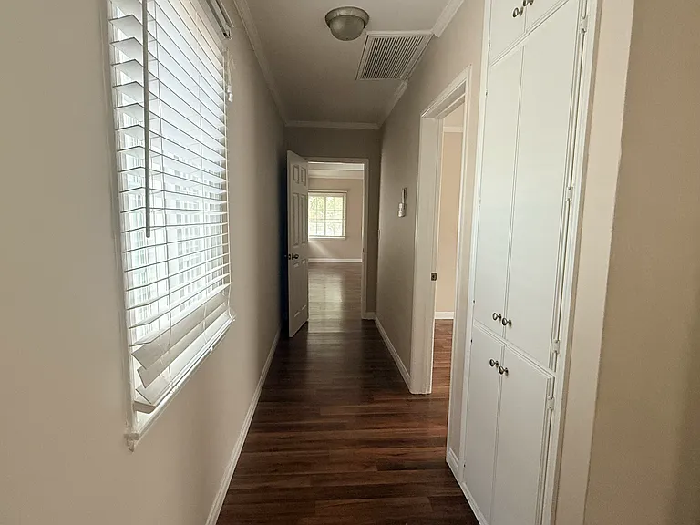 4112 W Victory Blvd — Photo 10