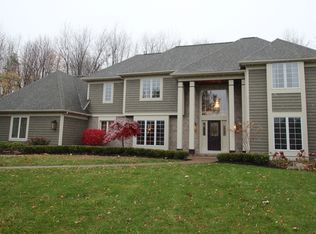 22 Fall Meadow Dr, Pittsford, NY 14534