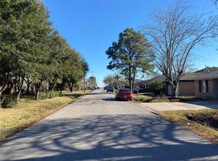 902 Seabreeze St, La Porte, TX 77571