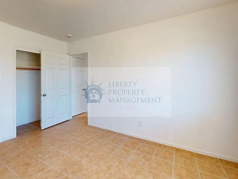 953 W Yosemite Ave #12 — Photo 2