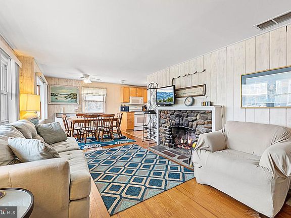 5th image of 116 E Sand Dune Ln