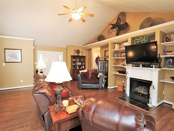 5th image of 521 Harlan Dr