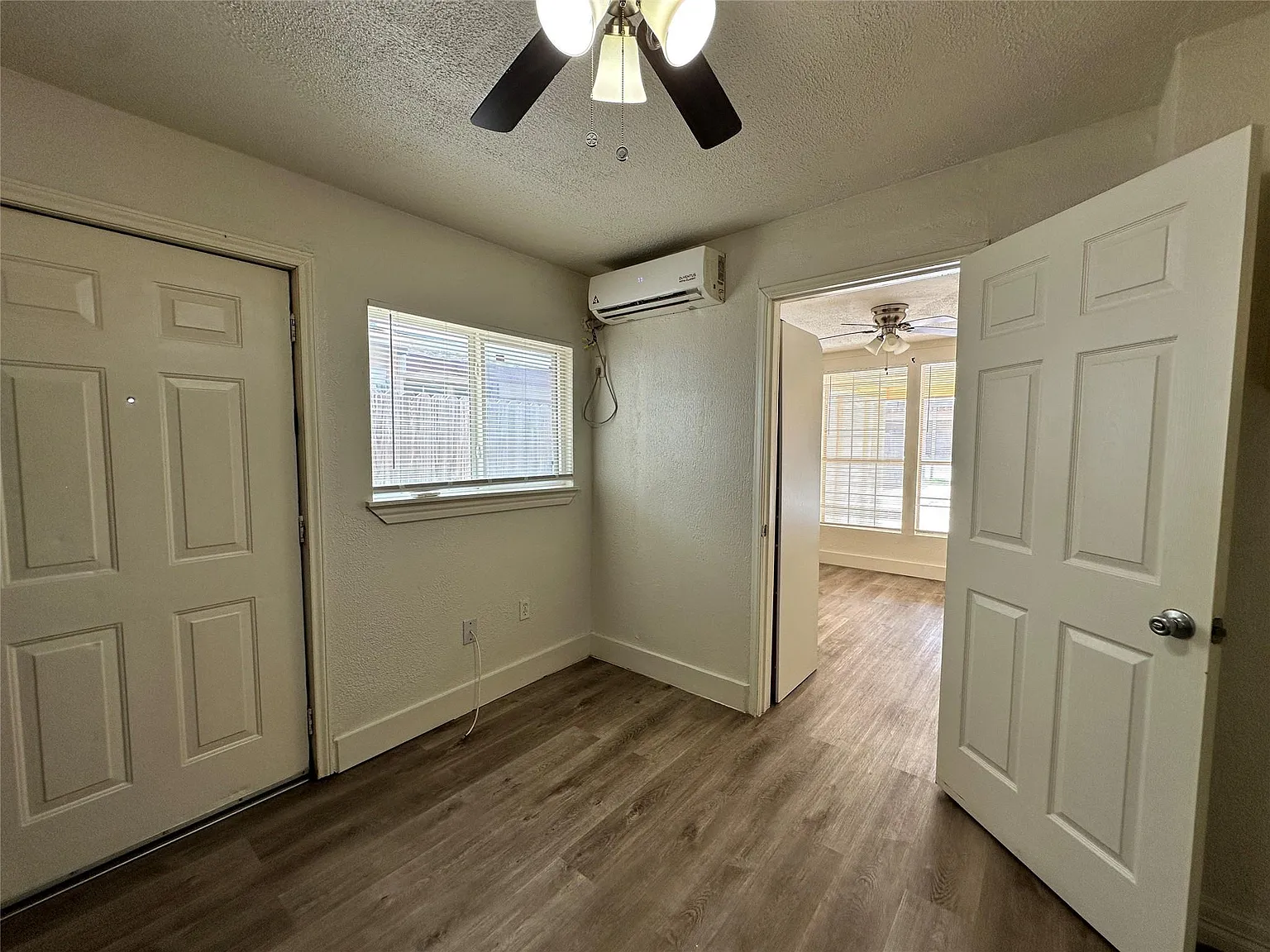 1 bed, 1.0 bath, 400 sqft, $700 — Photo 4