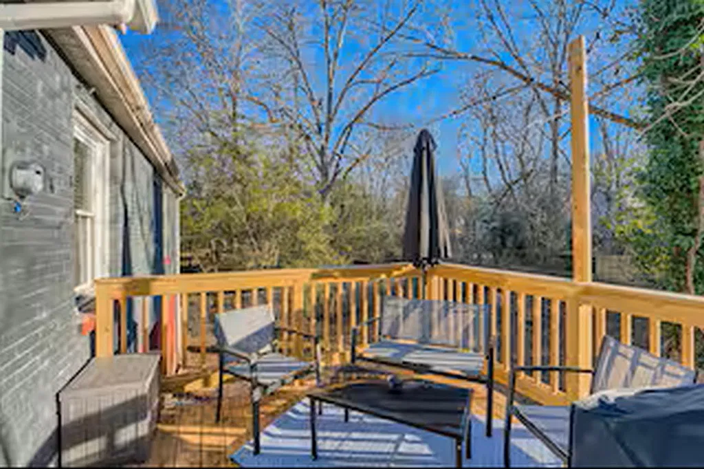 3 bed, 1000 sqft, $3,000 — Photo 2