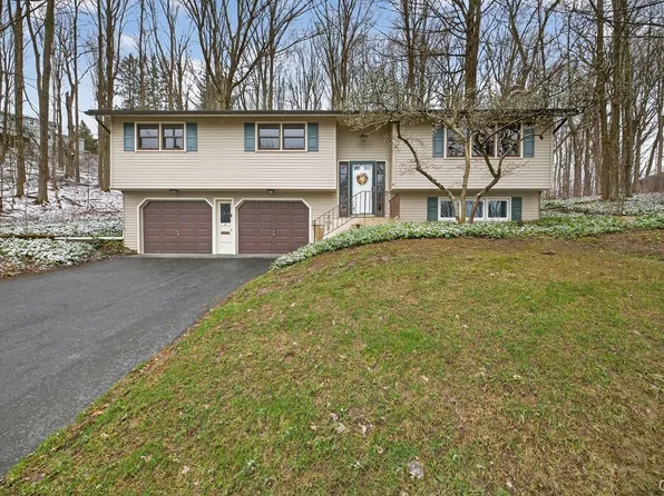 5 Camelot Cir, Syracuse, NY 13219