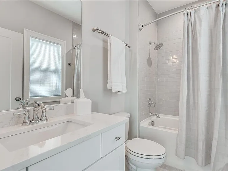 398 Concord St — Photo 32