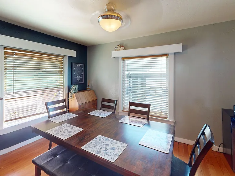 186 E St — Photo 3