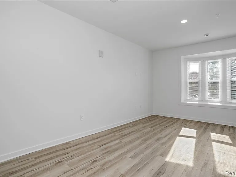 799 E Grand Blvd #8 — Photo 3