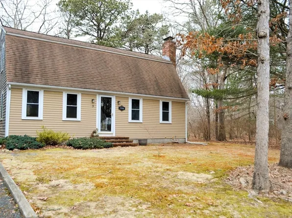 5 Pin Oak Dr, East Sandwich, MA 02537