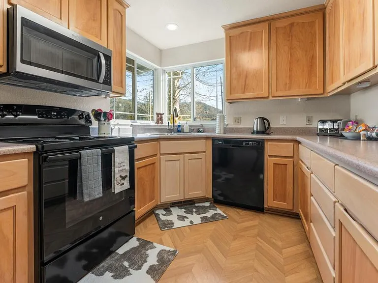 255 Foots Creek Rd — Photo 8
