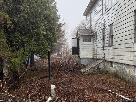 4th image of 43 Main St