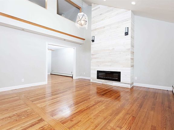 2nd image of 34 Marion St