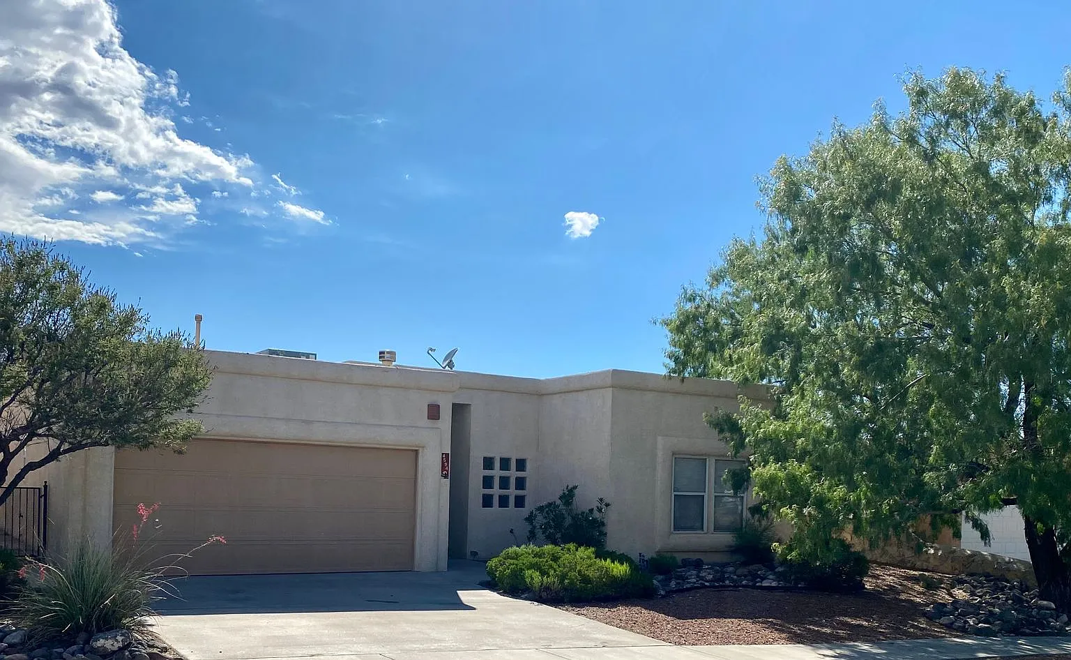 4594 Rock Canyon Beautiful 3BR/2BA Home in Prime Las Cruces Location! — Photo 1