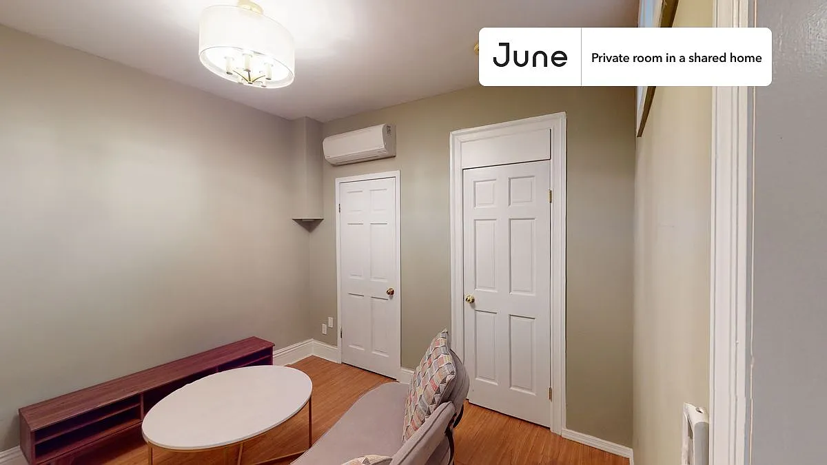 Full bedroom in 5 bed/2 bath home in Sunset Park #586 D — Photo 4