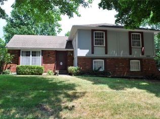 6827 N Dawn Ln, Kansas City, MO 64151