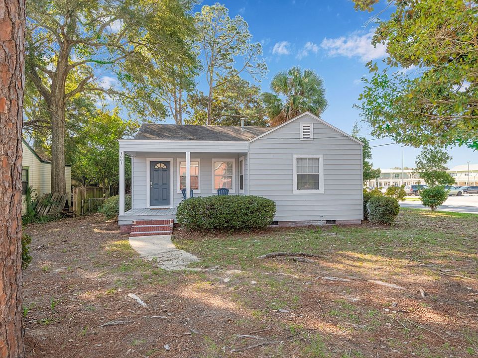 1st image of 3001 E Desoto St