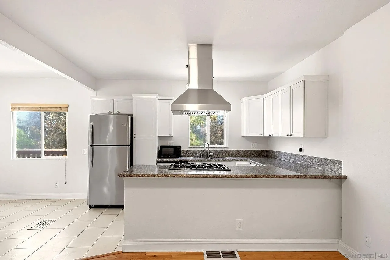 2 bed, 750 sqft, $2,800 — Photo 4