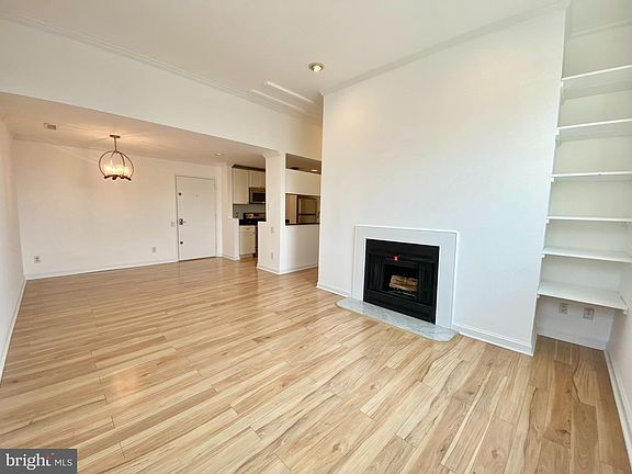 4th image of 102-22 Church St #502