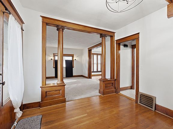 5th image of 105 E 10th St
