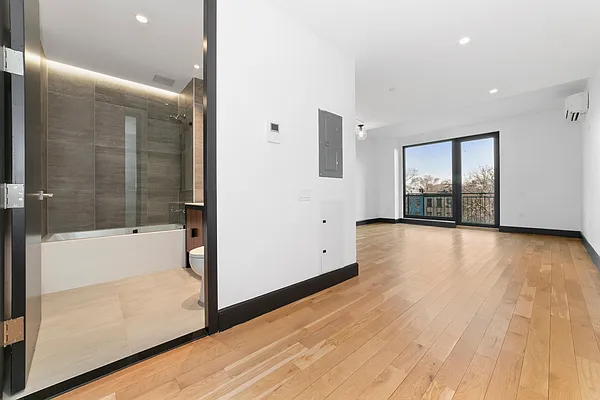 Rented by MNS | media 3