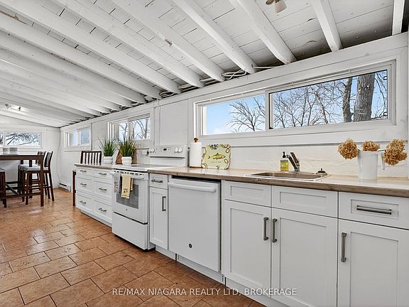 5th image of 239 Pleasant Beach Rd
