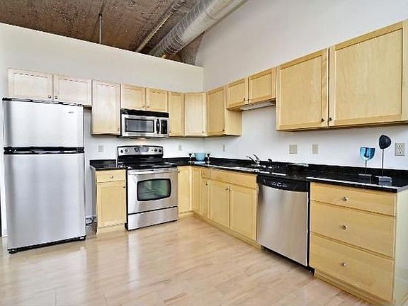4th image of 521 7th St S #222