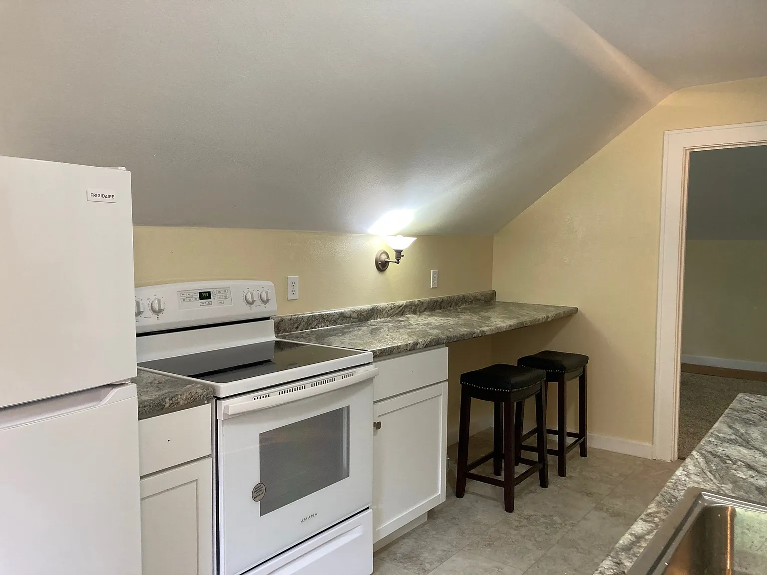 1 bed, 700 sqft, $750 — Photo 2