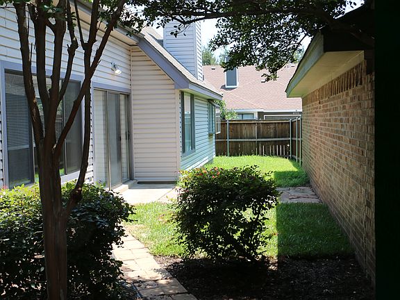 3rd image of 404 Silverton Dr
