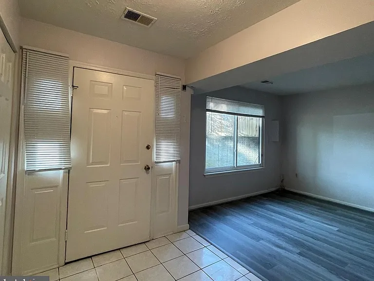 7233 Mill Creek Ct — Photo 4