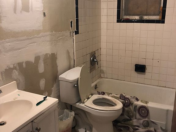 5th image of 1006 E Seneca Ave