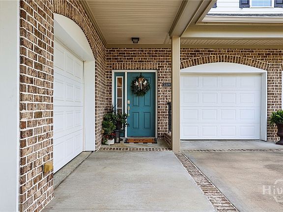 3rd image of 2203 River Oaks Drive