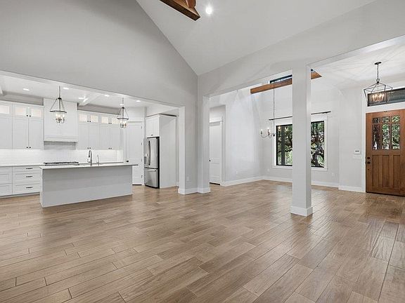 4th image of 215 Mountain Home