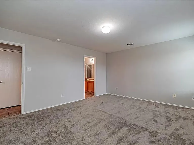1208 Angelina Dr — Photo 6