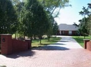 902 Culver Rd, Falkville, AL 35622