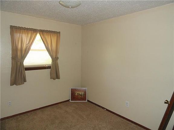 5th image of 4021 S Vickie Dr