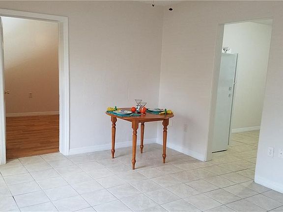 3rd image of 546 Avenue G SE