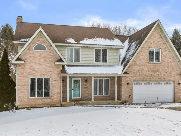 1202 Carey Dr, McHenry, IL 60050