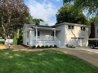 379 Greenfield Ave, Glen Ellyn, IL 60137