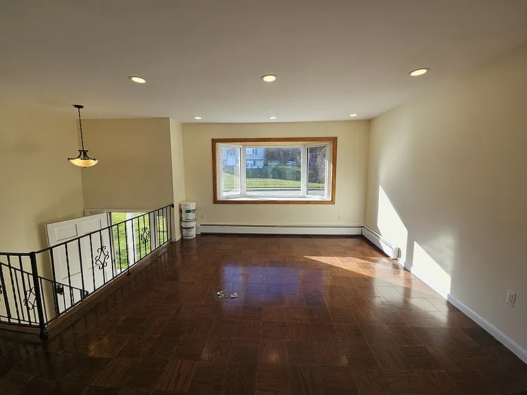 13 Regina Dr — Photo 6
