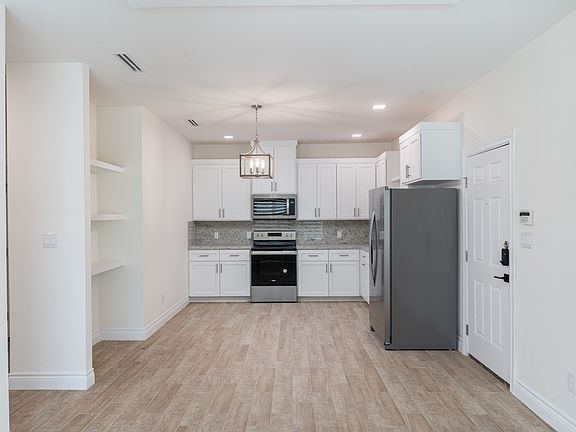 2nd image of 1405 E Hibiscus Ave #2