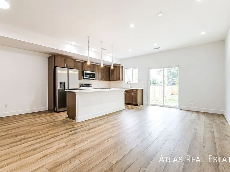 2742 W 2nd Ave — Photo 14