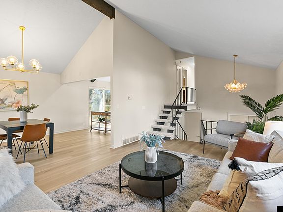5th image of 15229 Lincoln Cir