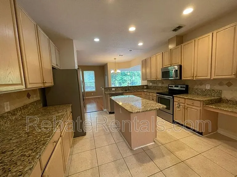 8907 Hampton Landing Dr E — Photo 9