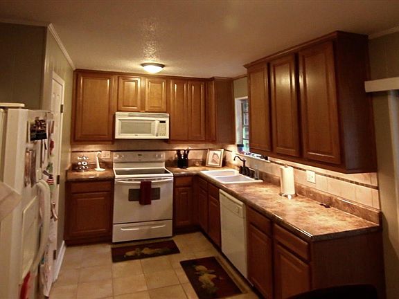 5th image of 180 Greenridge Dr